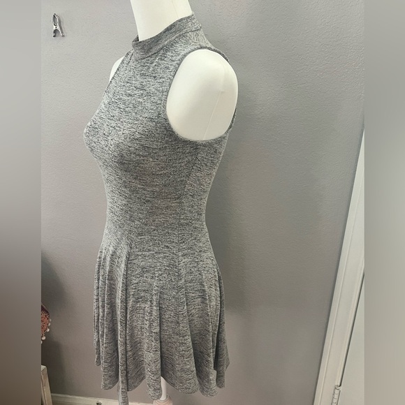 Windsor | grey mini dress | size med | circle skirt, high neck, sleeveless GUC - Picture 5 of 7